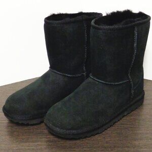 Brand New UGG Kids' Classic II boots. Size:4. Black. New In Box. 1017703K F53